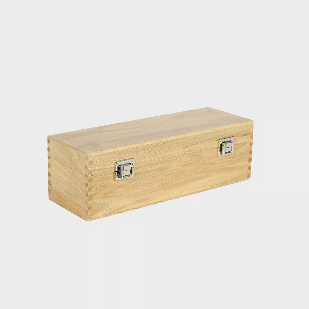 1 bottle oak wooden box with silk lining and hinged lid
