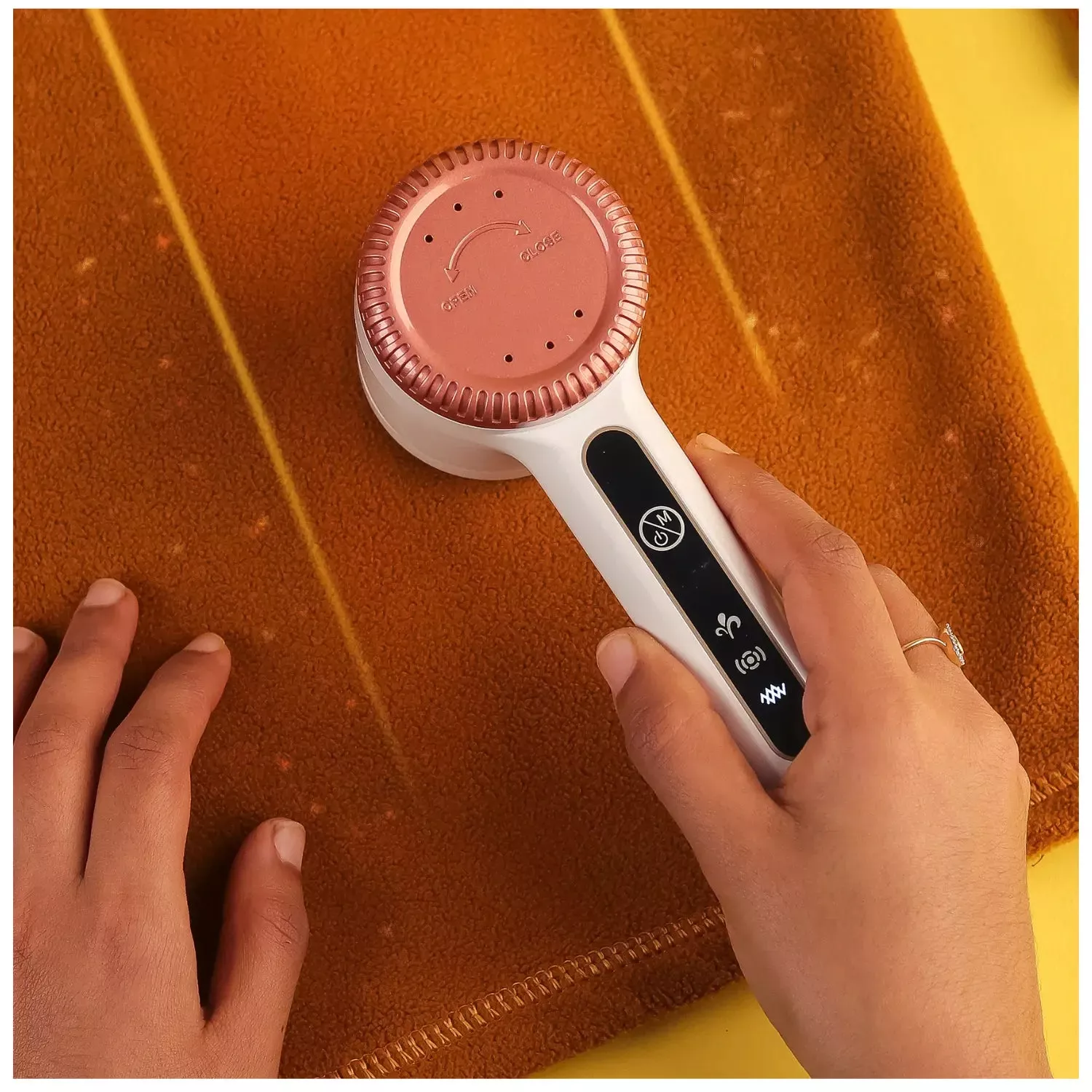 InstaCuppa Rechargeable Lint Remover with Adjustable Speed Settings, Portable Fabric Shaver for Busy Moms