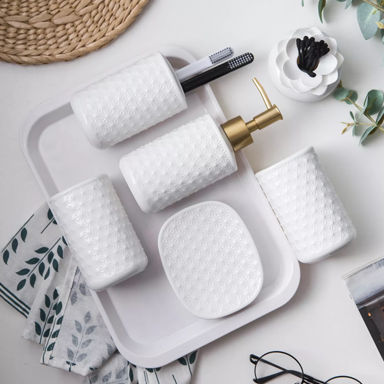 Porcelain White Bath Set