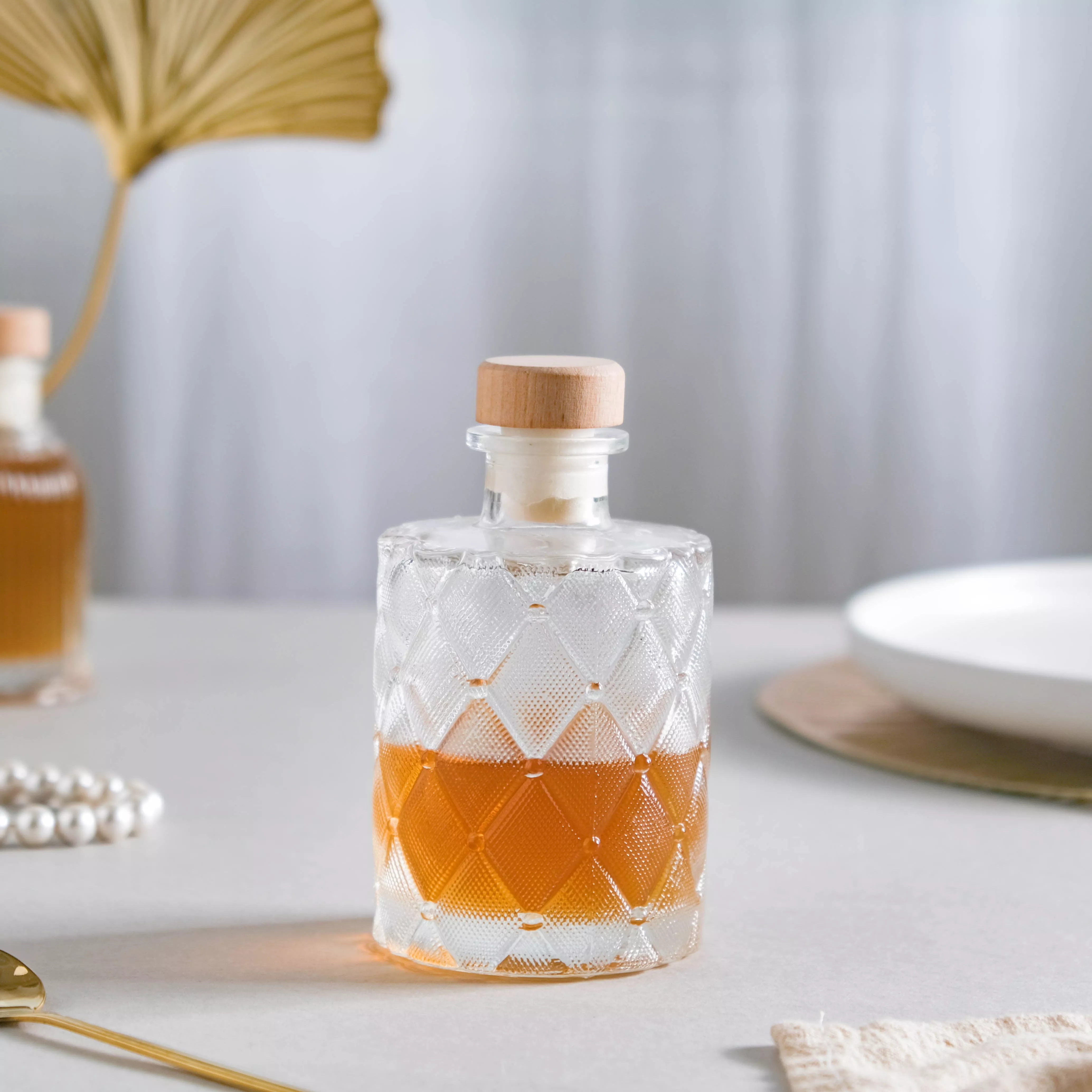 Rhombus Textured Decanter with Cork