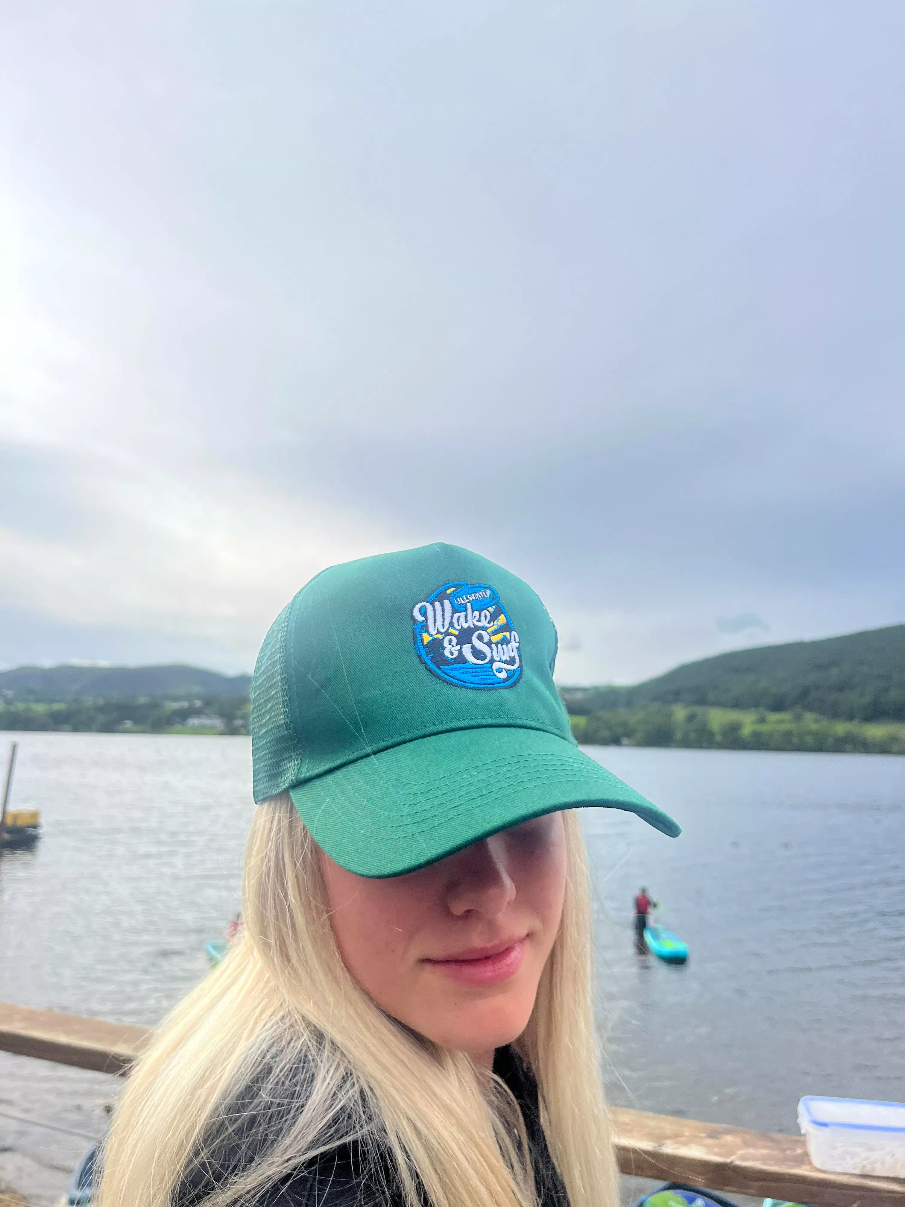WAKE AND SURF TRUCKER HAT BOTTLE GREEN